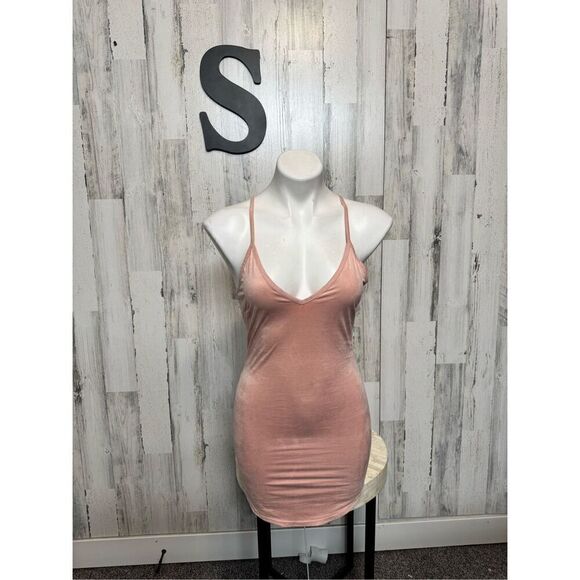 Windsor pink velvet dress - Picture 1 of 8
